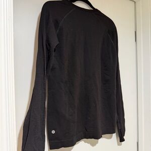 lululemon athletica Keep the Heat Thermal Long Sleeve Tee - Size 12